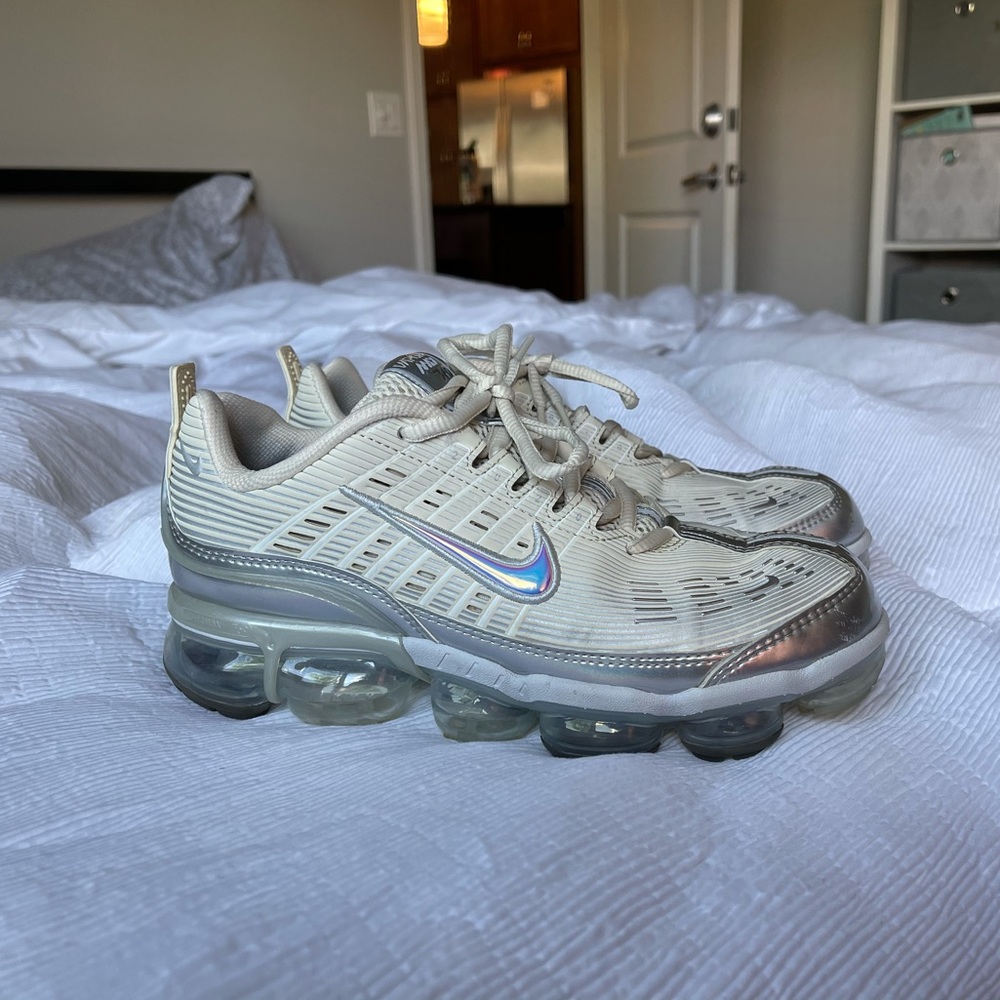 Cream & White Nike Vapor Max 360 size 9
